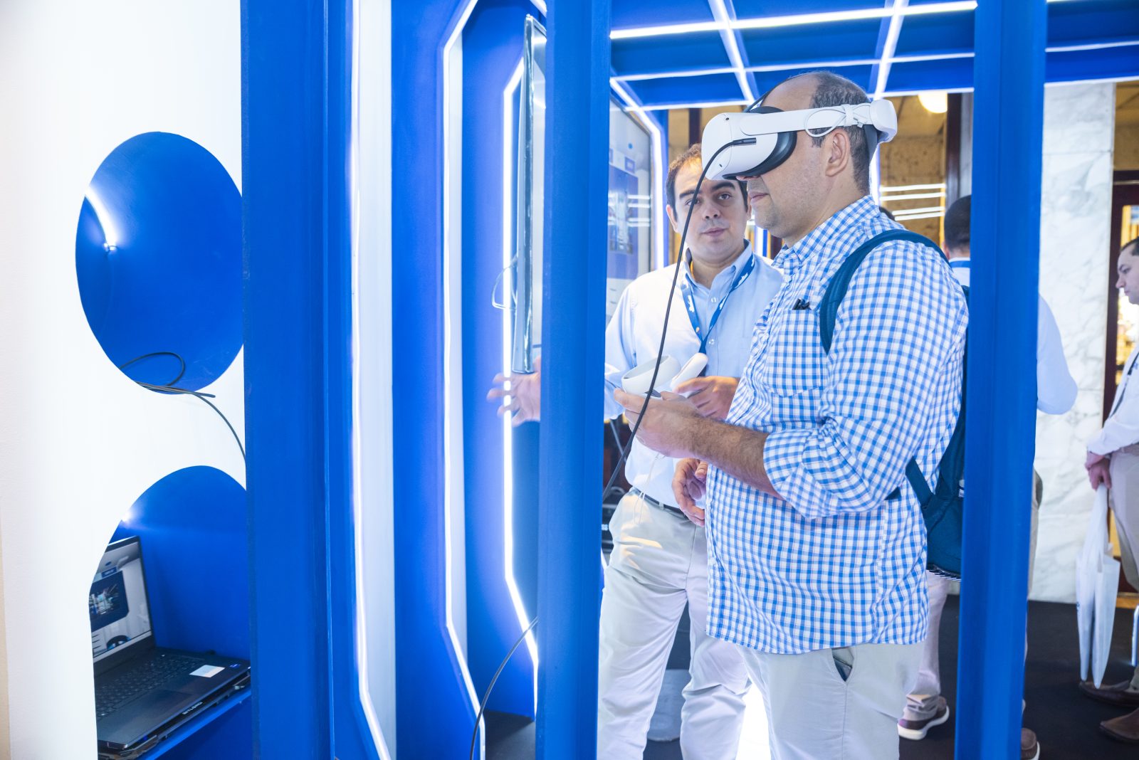 Visitor trying a virtual reality experience at a COLOMBIAMAR stand